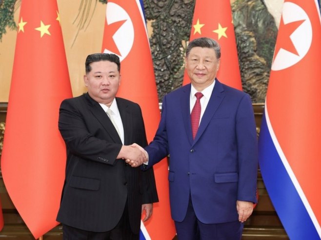 Сусрет Ким Џонг Уна и Си Ђинпинга, архива (Фото: EPA/XINHUA) Сусрет Ким Џонг Уна и Си Ђинпинга, архива (Фото: EPA/XINHUA) -