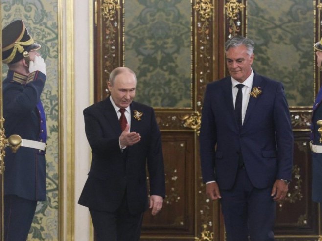 Владимир Путин и Синиша Каран (фото: EPA/MAXIM SHIPENKOV / POOL) Владимир Путин и Синиша Каран (фото: EPA/MAXIM SHIPENKOV / POOL) -