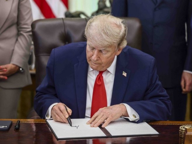 Трамп: Споразум с Ираном омогућиће да пролаз кроз Ормуз буде трајно бесплатан Трамп: Споразум с Ираном омогућиће да пролаз кроз Ормуз буде трајно бесплатан