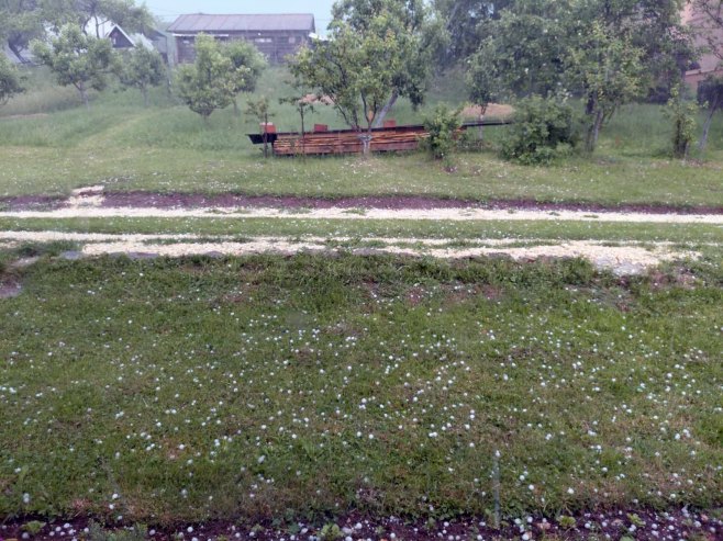 Невријеме праћено градом на Палама Невријеме праћено градом на Палама - Фото: СРНА