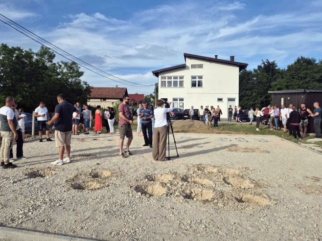 Протест мјештана, Доња Кола Протест мјештана, Доња Кола - Фото: РТРС