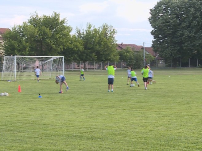 Спортски терени у Центру за обуку у Залужанима дати на кориштење грађанима (ВИДЕО) Спортски терени у Центру за обуку у Залужанима дати на кориштење грађанима (ВИДЕО)