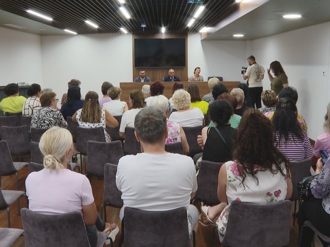 Остојић са чланицама Удружења жена жртава рата Српске Остојић са чланицама Удружења жена жртава рата Српске - Фото: РТРС