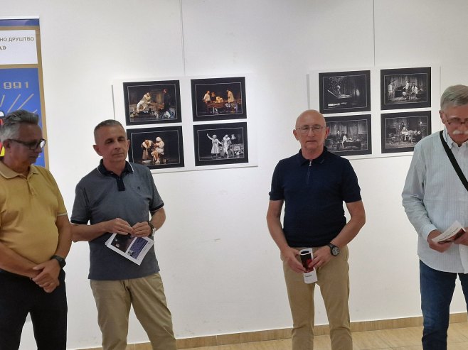 Отворена изложба позоришних фотографија Јовице Панића Отворена изложба позоришних фотографија Јовице Панића
