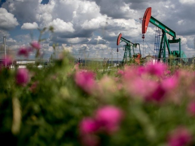 Нафтна бушотина (Фото: EPA/MARTIN DIVISEK, илустрација) Нафтна бушотина (Фото: EPA/MARTIN DIVISEK, илустрација) -