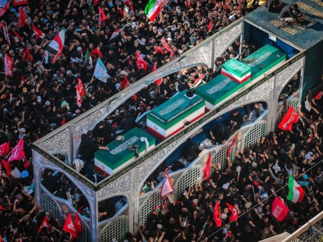 Сахрана иранског ајатолаха (Фото: EPA/IRANIAN SUPREME LEADER OFFICE HANDOUT) Сахрана иранског ајатолаха (Фото: EPA/IRANIAN SUPREME LEADER OFFICE HANDOUT) -