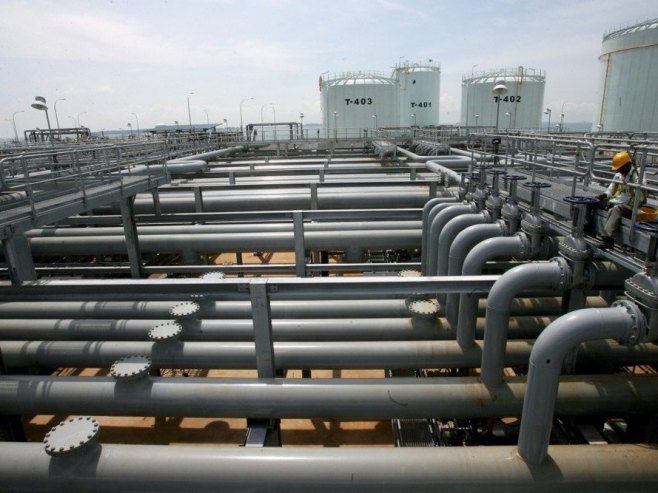 Нафта (фото: EPA/HOW HWEE YOUNG - илустрација) Нафта (фото: EPA/HOW HWEE YOUNG - илустрација) -