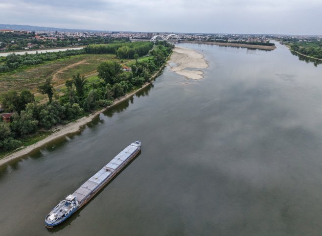 Рекордно ниски водостаји у цијелом сливу Дунава (фото: TANJUG/ VODE VOJVODINE) Рекордно ниски водостаји у цијелом сливу Дунава (фото: TANJUG/ VODE VOJVODINE) -