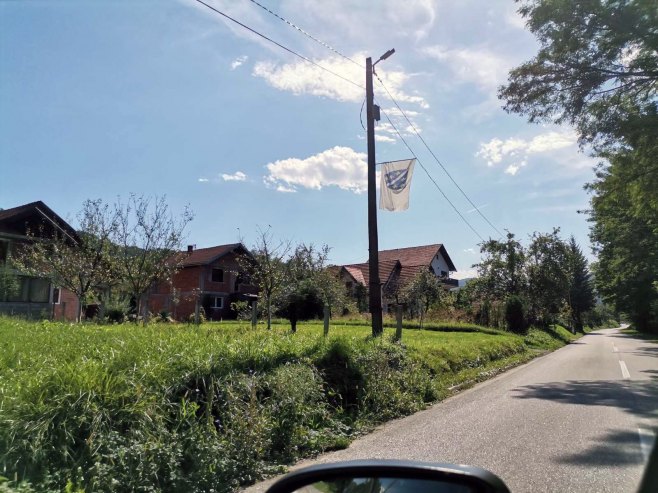 Маглај - ратне заставе такозване Армије БиХ Маглај - ратне заставе такозване Армије БиХ - Фото: СРНА