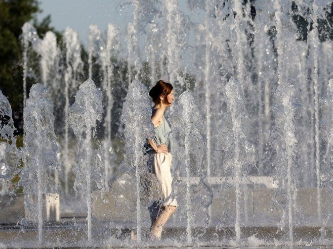 Врућине у Хрватској (Фото: EPA/ANTONIO BAT) Врућине у Хрватској (Фото: EPA/ANTONIO BAT) -
