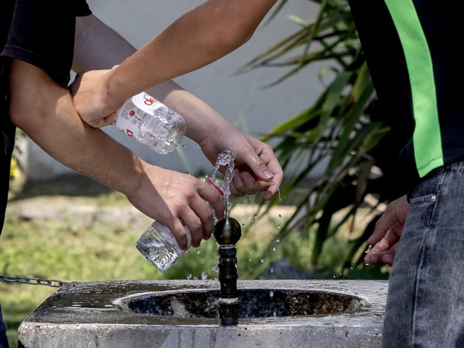 Несташица воде (Фото: EPA/GEORGI LICOVSKI/илустрација) Несташица воде (Фото: EPA/GEORGI LICOVSKI/илустрација) -