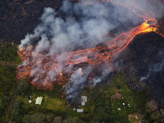 Ерупција вулкана Килауеа (Фото: EPA/Bruce Omori/архивска фотографија) Ерупција вулкана Килауеа (Фото: EPA/Bruce Omori/архивска фотографија) -