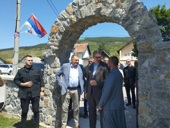 Додик и Вучић обилазе Храм Пресвете Богородице у Новом Селу Додик и Вучић обилазе Храм Пресвете Богородице у Новом Селу - Фото: РТРС
