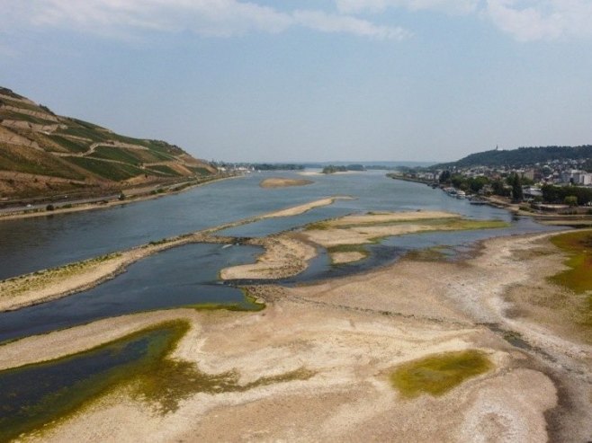 Низак водостај Рајне (Фото: EPA/RONALD WITTEK) Низак водостај Рајне (Фото: EPA/RONALD WITTEK) -