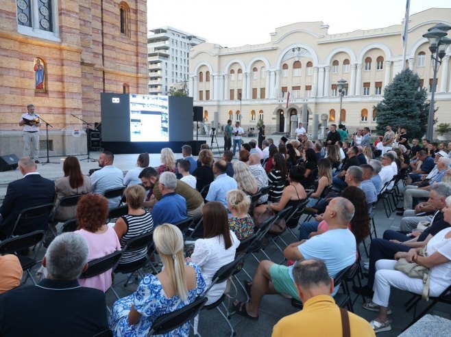 Комеморативна академија "Да се не заборави - марама плава" Комеморативна академија "Да се не заборави - марама плава" - Фото: ZIPAPHOTO/Borislav Zdrinja