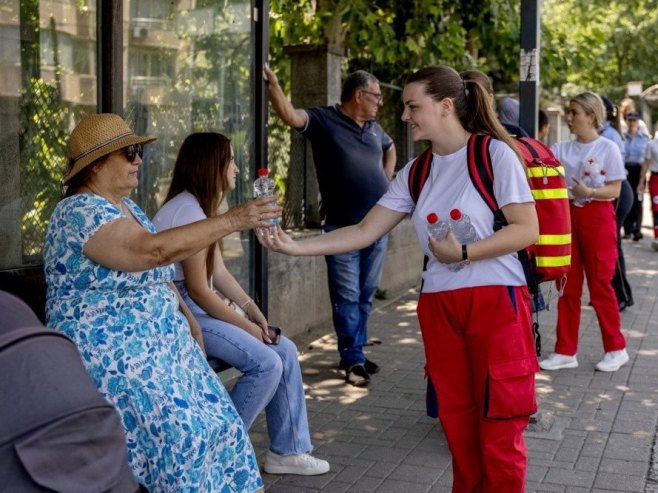 Топлотни талас (фото: EPA/GEORGI LICOVSKI - илустрација) Топлотни талас (фото: EPA/GEORGI LICOVSKI - илустрација) -