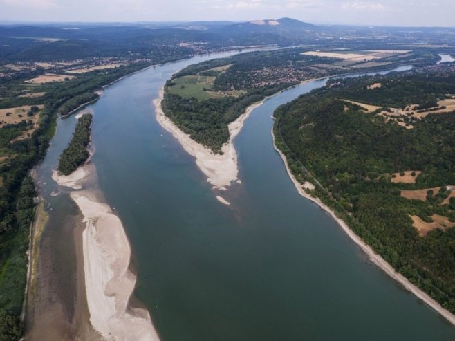 Низак водостај Дунава (фото: EPA/ZOLTAN MATHE) Низак водостај Дунава (фото: EPA/ZOLTAN MATHE) -