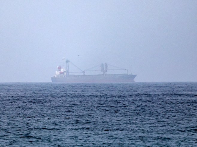 Теретни брод у близини Ормуског мореуза (фото: EPA/STRINGER) Теретни брод у близини Ормуског мореуза (фото: EPA/STRINGER) -