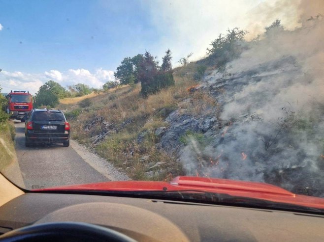 Пожар у селу Сливља код Гацка Пожар у селу Сливља код Гацка - Фото: РТРС