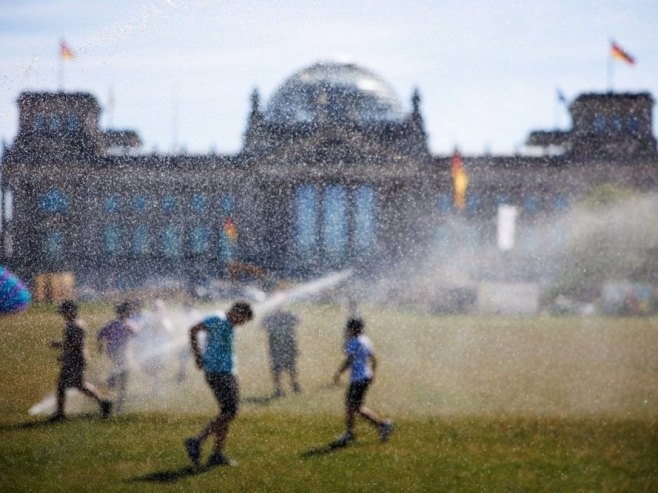 Берлин (Фото: EPA/CLEMENS BILAN) Берлин (Фото: EPA/CLEMENS BILAN) -