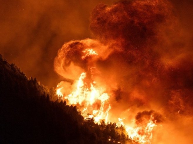 Пожар у Омишу (Фото: EPA/STRINGER) Пожар у Омишу (Фото: EPA/STRINGER) -