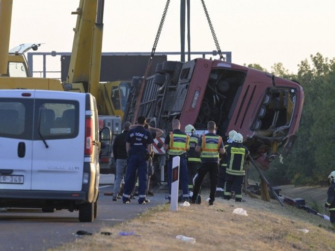 Саобраћајна незгода у Мађарској (Фото: EPA/ZOLTAN MATHE HUNGARY OUT) Саобраћајна незгода у Мађарској (Фото: EPA/ZOLTAN MATHE HUNGARY OUT) -