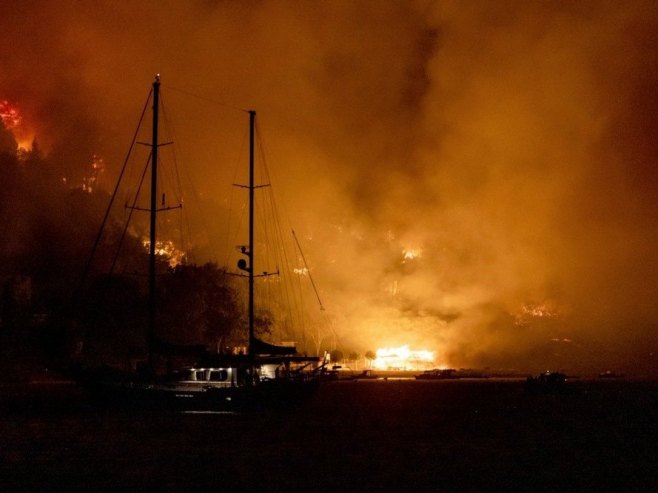 Пожару Хрватској, архивска фотографија (фото: EPA/STRINGER) Пожару Хрватској, архивска фотографија (фото: EPA/STRINGER) -