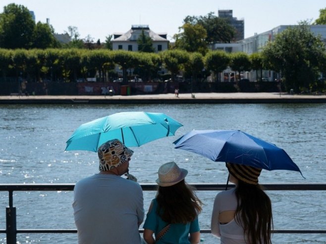 Врућине у Њемачкој (Фото: EPA/MATIAS BASUALDO) Врућине у Њемачкој (Фото: EPA/MATIAS BASUALDO) -