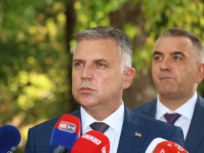 Голубовић: Градска управа у Бањалуци набавила школске униформе без консултација Голубовић: Градска управа у Бањалуци набавила школске униформе без консултација
