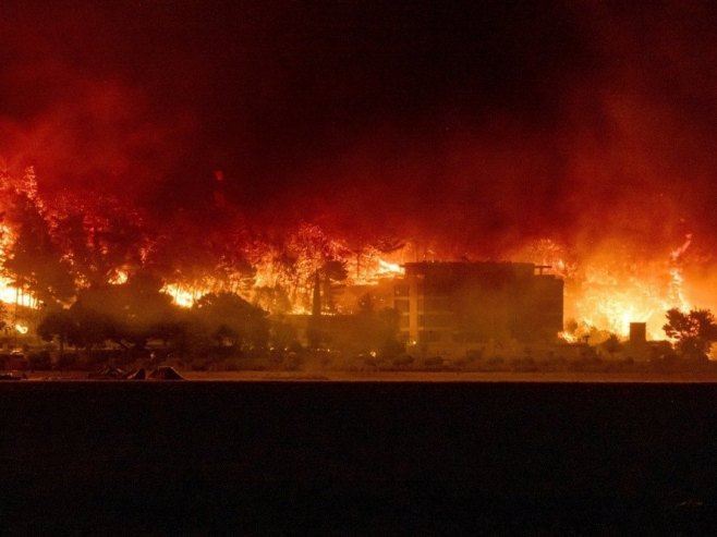 Пожар у Омишу (Фото: EPA/STRINGER) Пожар у Омишу (Фото: EPA/STRINGER) -