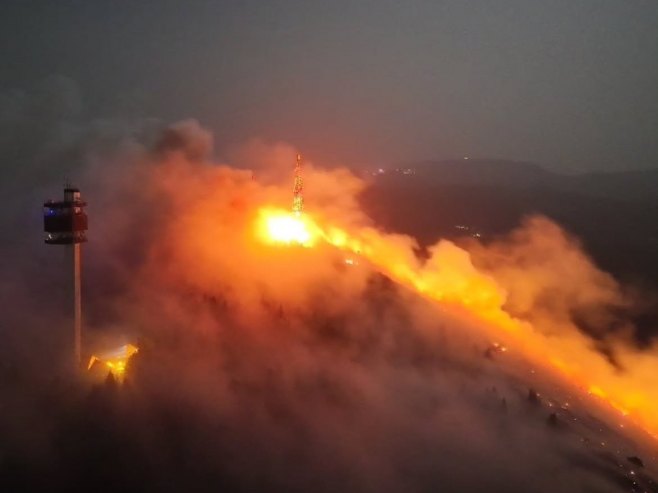 Пожар на Требевићу (Фото: www.instagram.com/gss_istocnistarigrad/) Пожар на Требевићу (Фото: www.instagram.com/gss_istocnistarigrad/) -