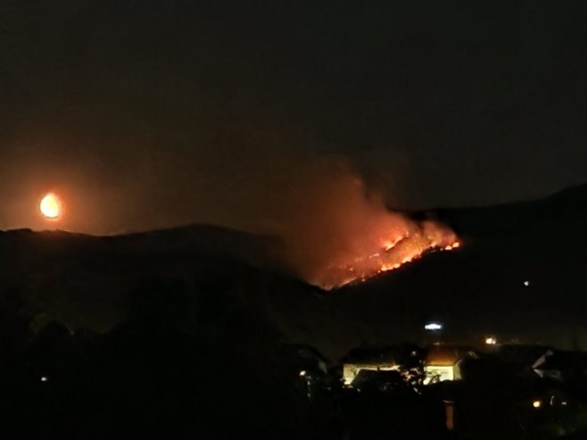 Пожар у бањалучком насељу Врбања Пожар у бањалучком насељу Врбања - Фото: РТРС