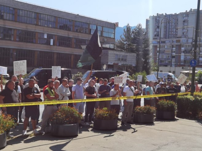 Протест рудара (фото: avaz.ba) Протест рудара (фото: avaz.ba) -