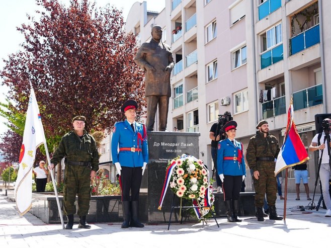 Споменик доктору Миодрагу Лазићу Споменик доктору Миодрагу Лазићу - Фото: Уступљена фотографија