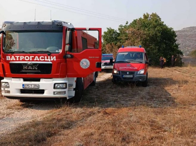 Активирао се нови пожар у селу Турменти код Требиња (ФОТО) Активирао се нови пожар у селу Турменти код Требиња (ФОТО)
