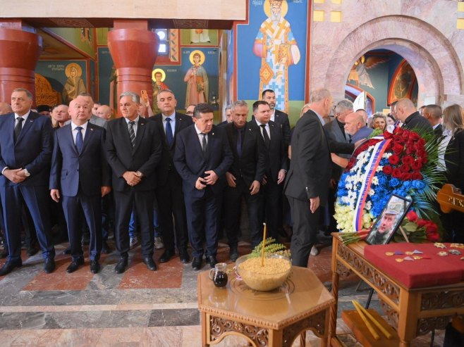 Опијело генералу Младићу Опијело генералу Младићу - Фото: Уступљена фотографија