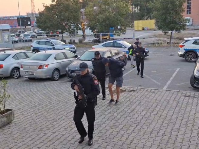 Спровођење ухапшених у полицијској акцији "Тренер" Спровођење ухапшених у полицијској акцији "Тренер" - Фото: РТРС