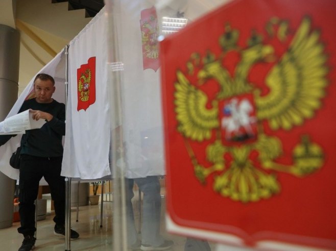 Избори у Русији (фото: EPA/MAXIM SHIPENKOV) Избори у Русији (фото: EPA/MAXIM SHIPENKOV) -