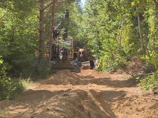 Радови на цјевоводу у Невесињу Радови на цјевоводу у Невесињу - Фото: РТРС