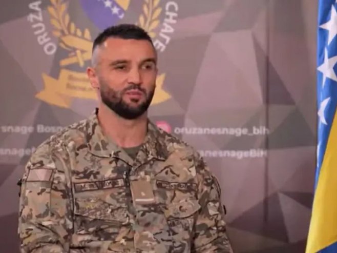 Лов на Србе и заштита за своје: Док Хелез прогони војнике због Младића, официри славе Дрековића (ФОТО) Лов на Србе и заштита за своје: Док Хелез прогони војнике због Младића, официри славе Дрековића (ФОТО)