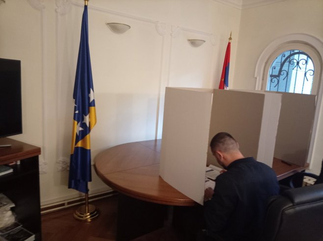 Бирачко мјесто у Амбасади БиХ у Београду отворено на вријеме Бирачко мјесто у Амбасади БиХ у Београду отворено на вријеме