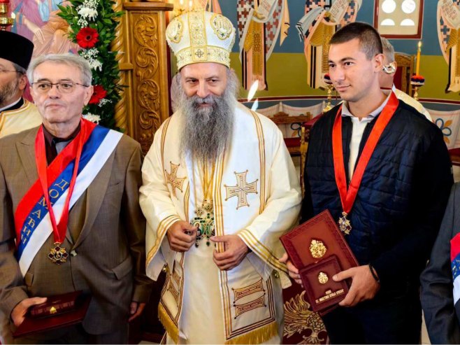 Патријарх Порфирије освештао храм у Дражњу Патријарх Порфирије освештао храм у Дражњу