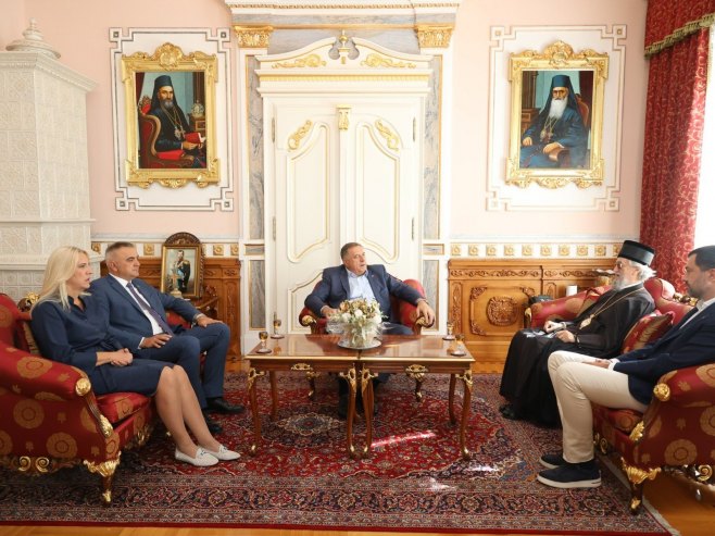 Састанак са митрополитом бањалучким Јефремом Састанак са митрополитом бањалучким Јефремом - Фото: ZIPAPHOTO/Borislav Zdrinja