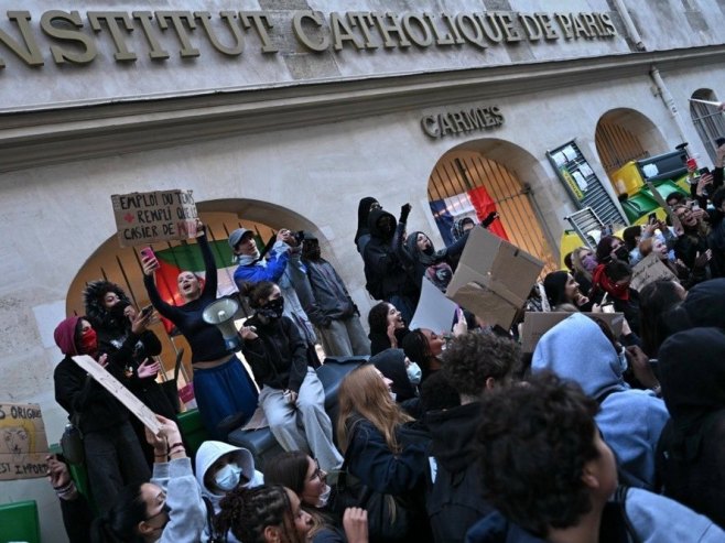 Студентски протести (фото: EPA/FIRAS ALTOUKHI) Студентски протести (фото: EPA/FIRAS ALTOUKHI) -