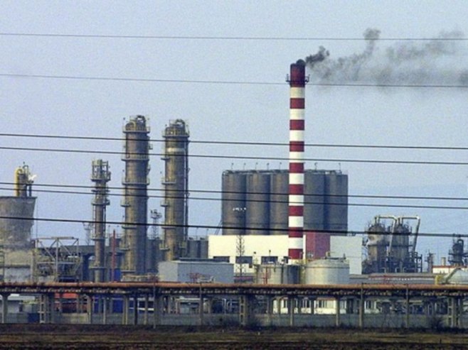Рафинерија нафте (фото: EPA/ANTON CHALAKOV) Рафинерија нафте (фото: EPA/ANTON CHALAKOV) -