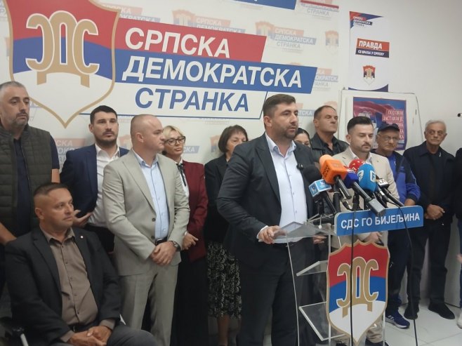 Петровић: Одлука Блануше није у складу са страначким статутом (ВИДЕО) Петровић: Одлука Блануше није у складу са страначким статутом (ВИДЕО)