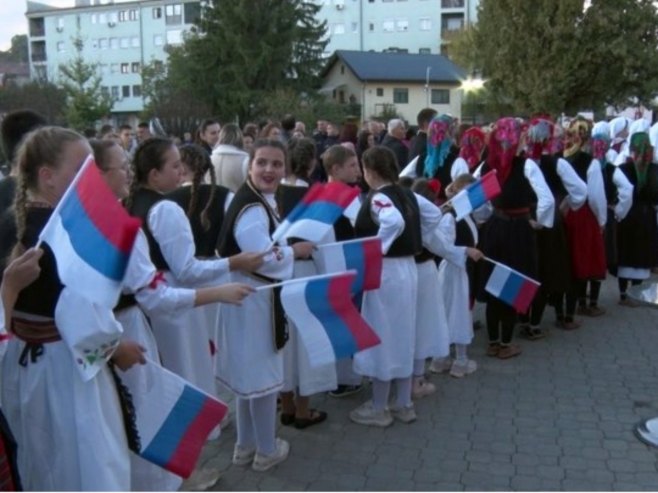 Лакташи: Улицама града прошла литија (ВИДЕО) Лакташи: Улицама града прошла литија (ВИДЕО)