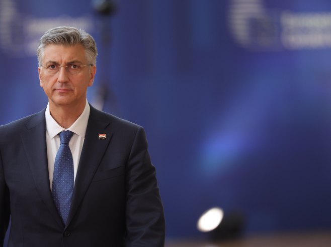 Пленковић одбацио оптужбе о "отровној Лици", тврди да опозиција покушава дестабилизовати Владу Пленковић одбацио оптужбе о "отровној Лици", тврди да опозиција покушава дестабилизовати Владу
