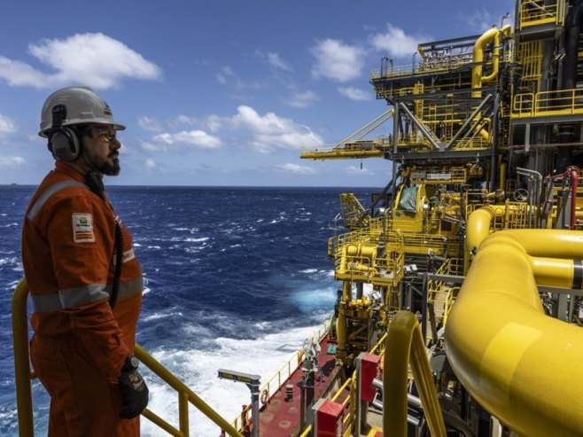 Производња сирове нафте (фото: EPA/ANDRE COELHO) Производња сирове нафте (фото: EPA/ANDRE COELHO) -