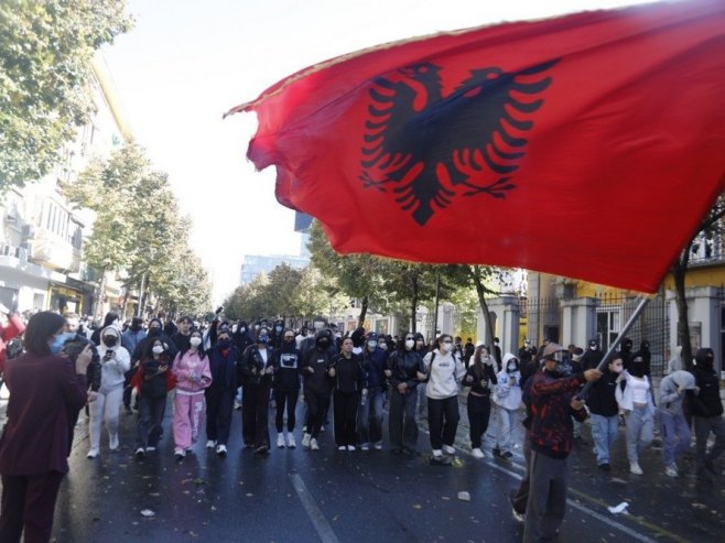 Протести у Тирани (фото: EPA/MALTON DIBRA) Протести у Тирани (фото: EPA/MALTON DIBRA) -